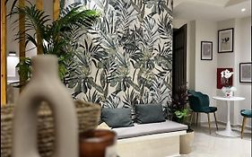 Lunar Hotel Modern Boutique